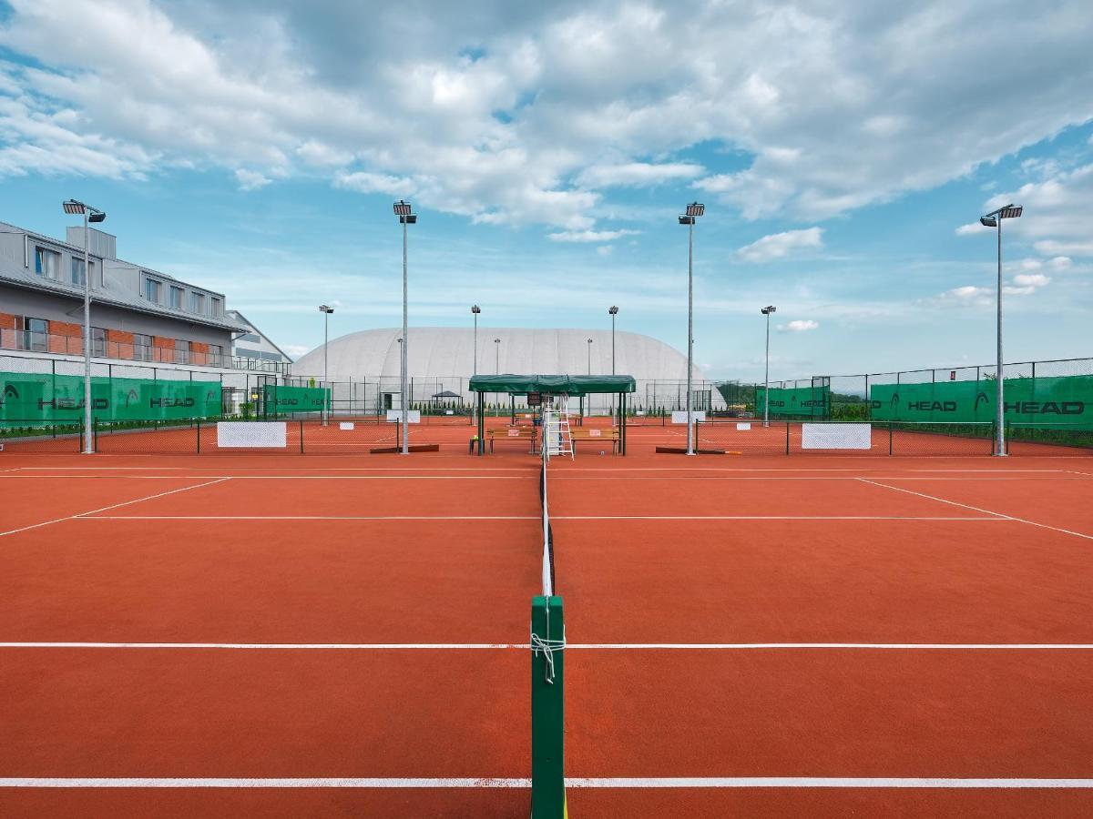 Tennis & Country Club Hotel Giebultow  Exterior photo